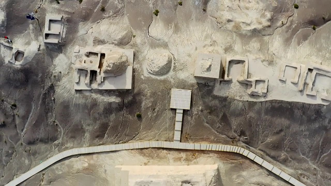 航拍新疆巴音郭勒蒙古族自治州焉耆七个星佛寺遗址视频下载
