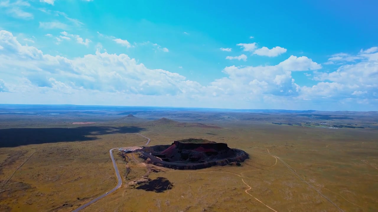 中国内蒙古乌兰察布乌兰哈达火山六号火山航拍视频下载