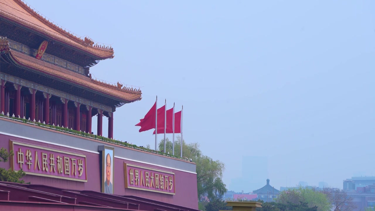 北京天安门广场红旗旗帜古建筑红色石狮华表视频素材