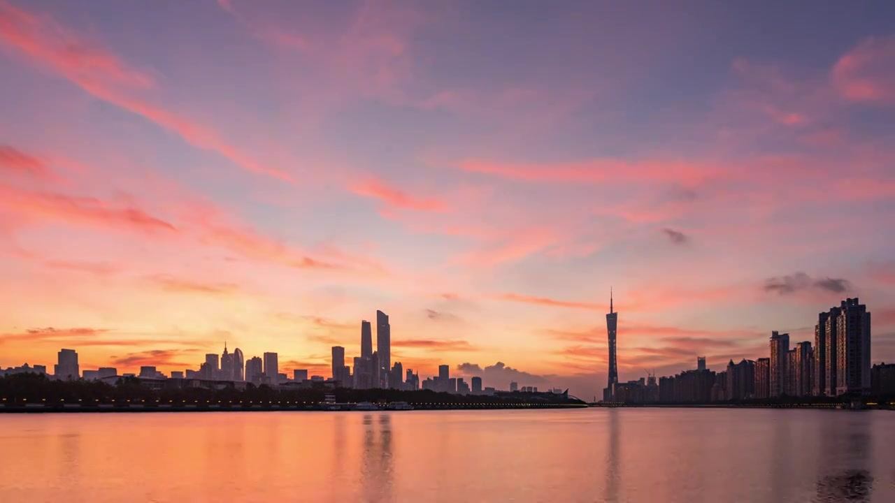 中国广州塔和珠江新城城市天际线日出朝霞延时摄影视频素材