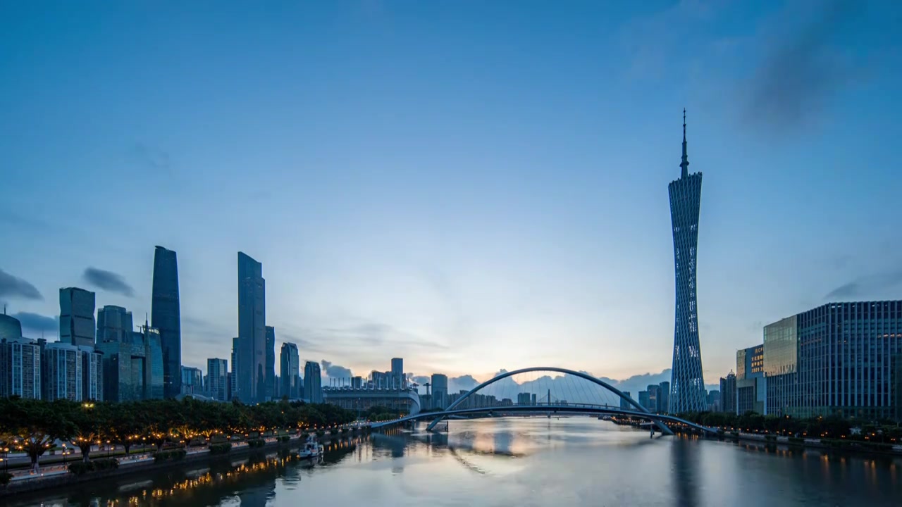 中国广州塔和珠江新城城市天际线日出延时摄影视频素材