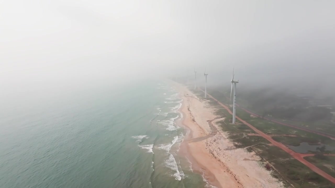 航拍海口木兰湾大海风车风光视频下载
