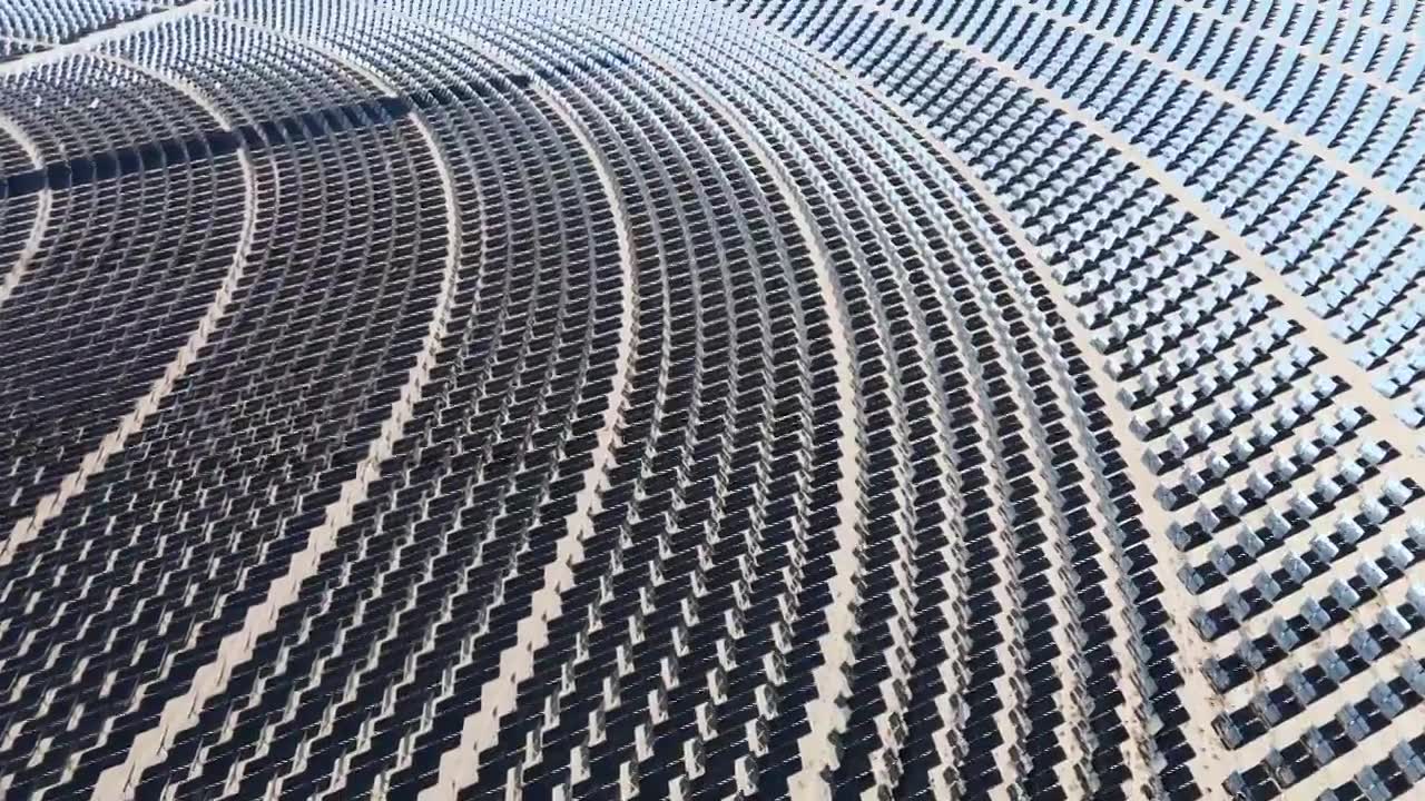 新能源光伏发电太阳能发电光热发电科技储能视频素材
