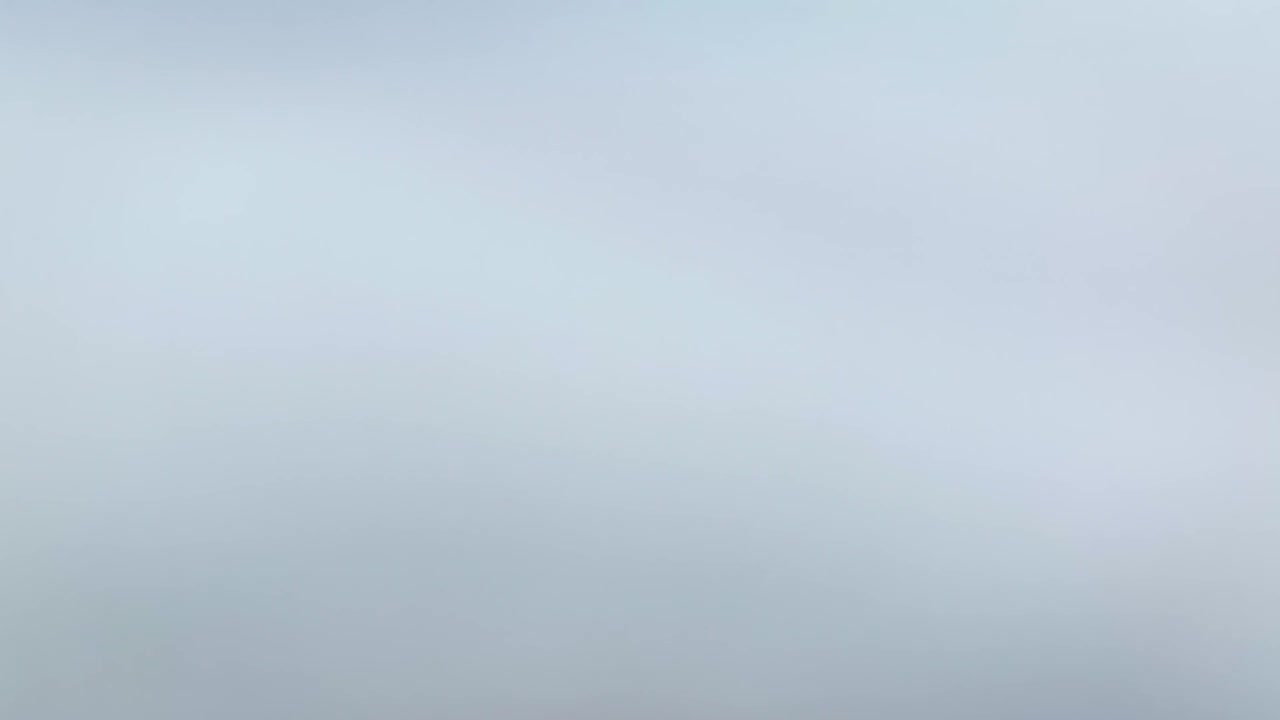 云海下的海湾风景视频素材