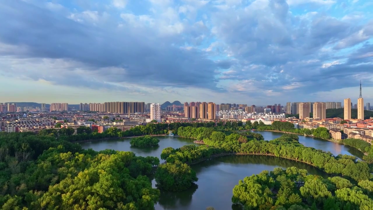 辽宁鞍山219公园生态城市绿色公园玉佛寺视频素材