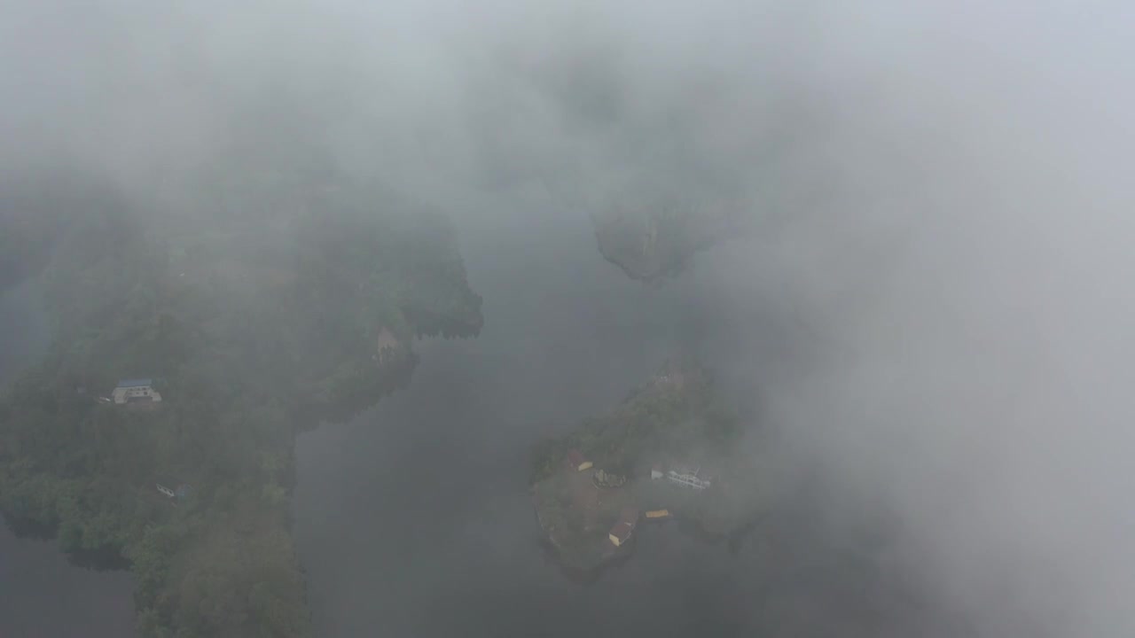 云海中的湖中岛屿视频下载