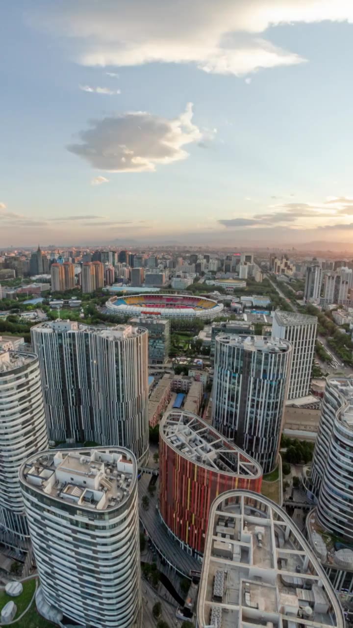 中国北京市城市风光：三里屯地区 日转夜延时摄影视频下载
