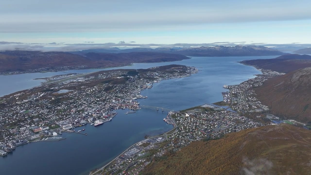 北欧，挪威，特罗姆瑟Tromsø城市风光秋季航拍视频下载