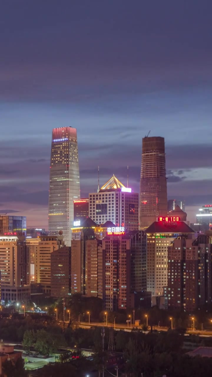 中国北京市城市风光：国贸CBD商务区夜景视频下载