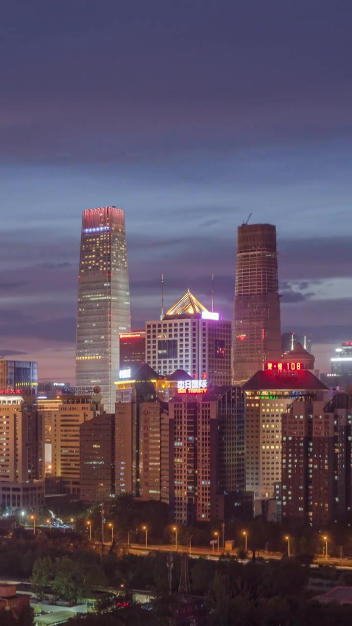 中国北京市城市风光：国贸CBD商务区夜景视频下载