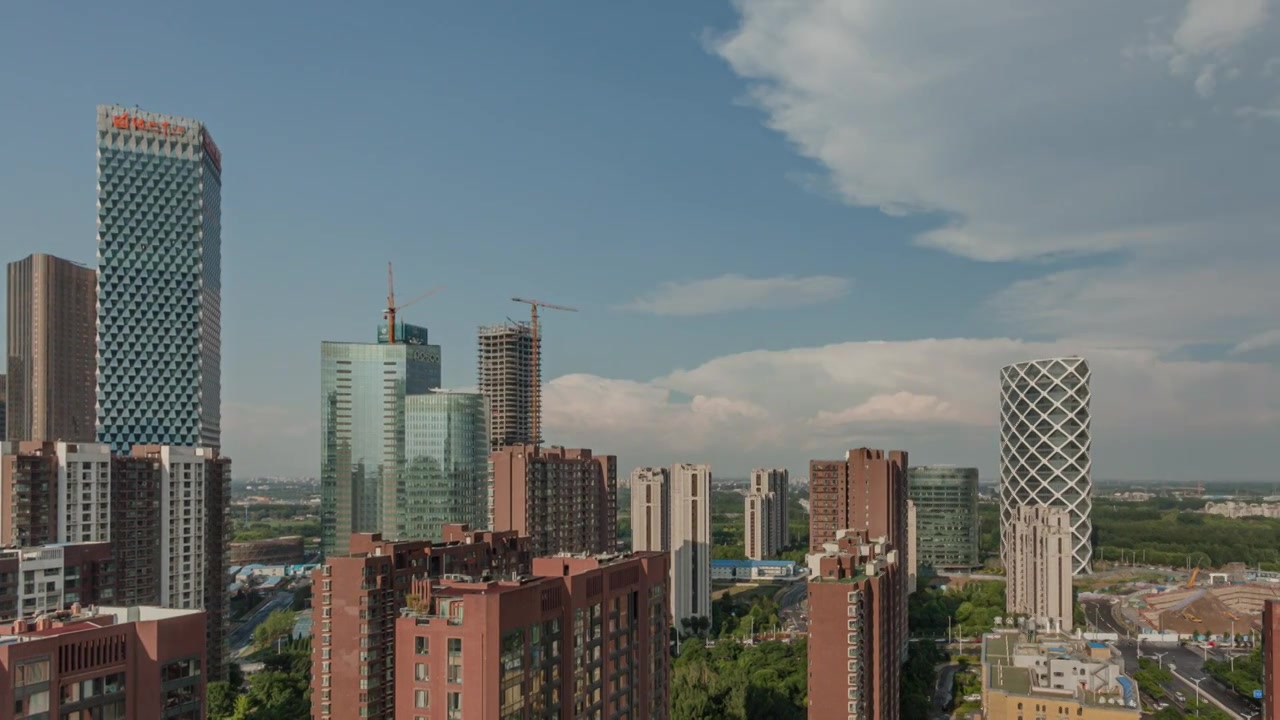 中国北京市城市风光：望京地区雨后彩虹视频下载
