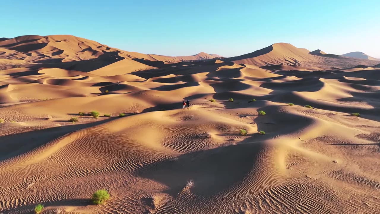 航拍内蒙古巴丹吉林沙漠无人区自然风景视频下载