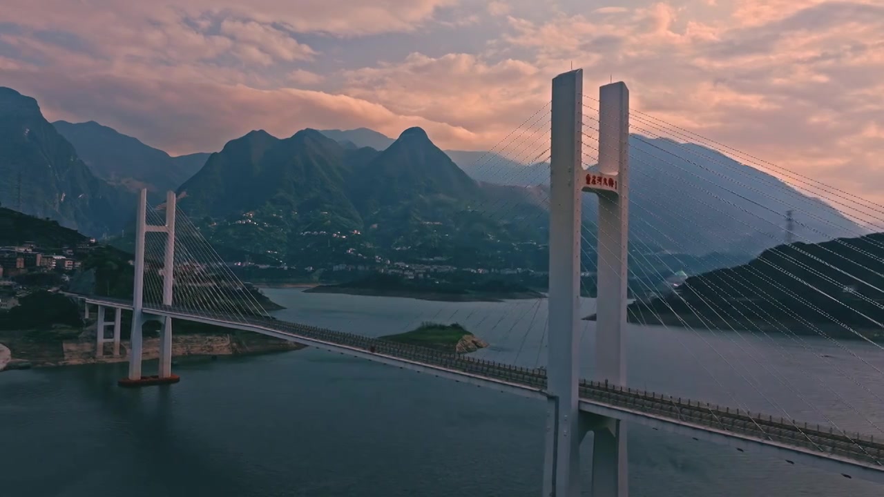 航拍长江三峡大桥视频下载