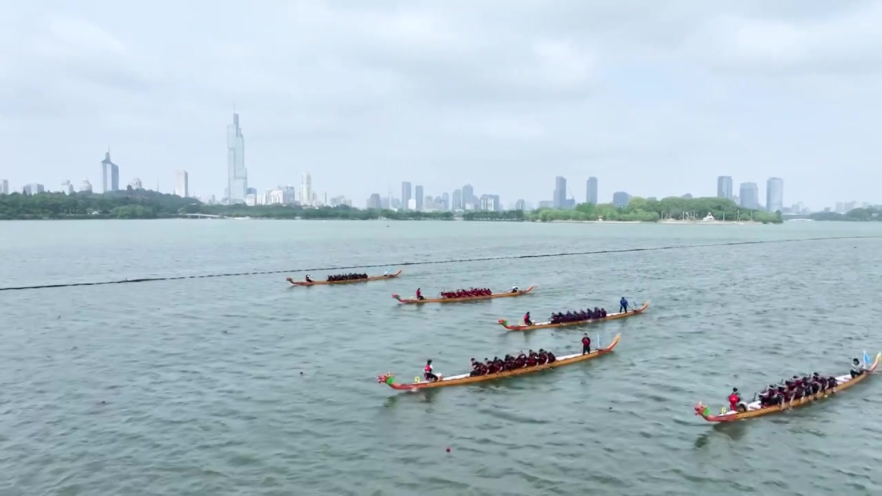 南京玄武湖端午节划龙舟比赛，端午龙舟赛水上运动航拍视频下载