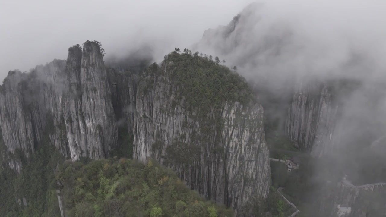 航拍云雾中的恩施大峡谷视频素材