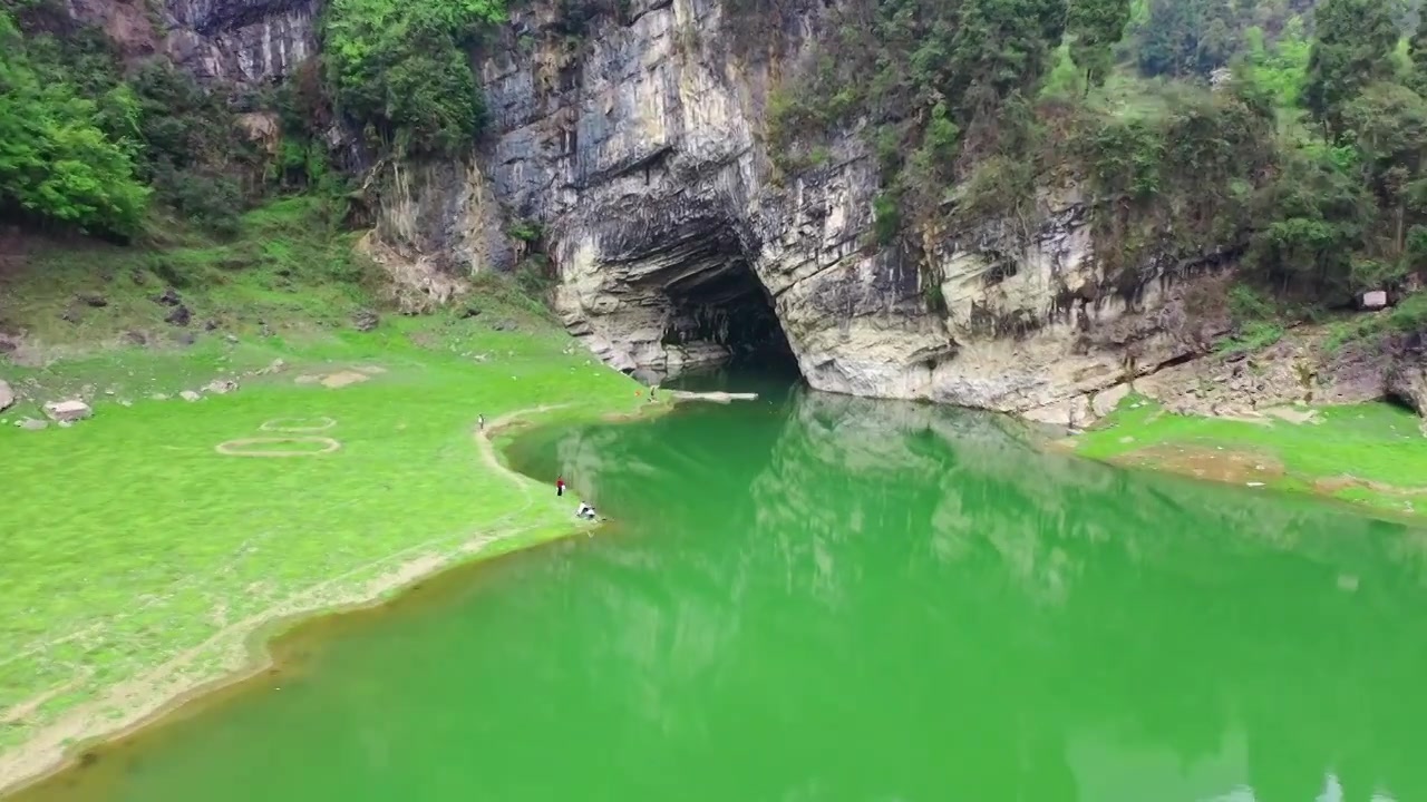 贵州楚天天然洞穴 草甸 牧场 花海视频下载