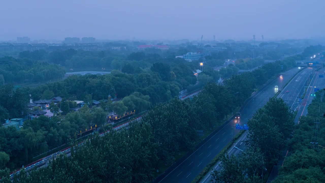 清晨雾气中的北京南二环视频下载