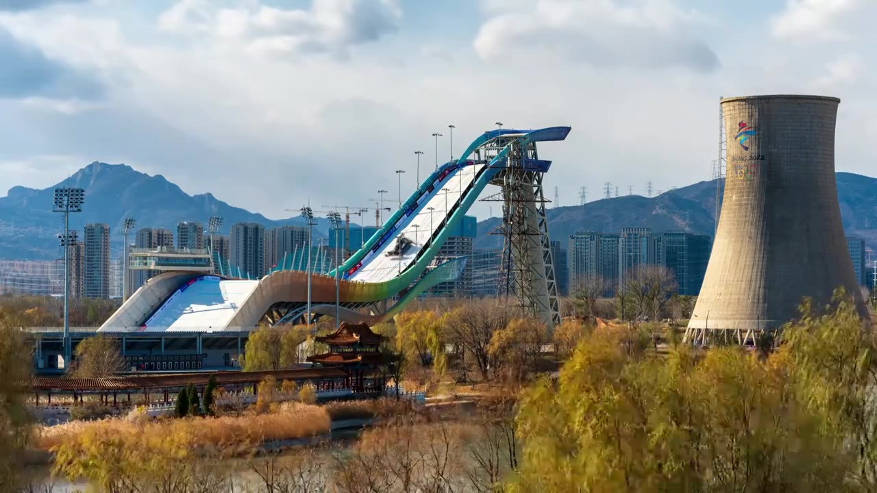新首钢大桥和滑雪大跳台视频素材