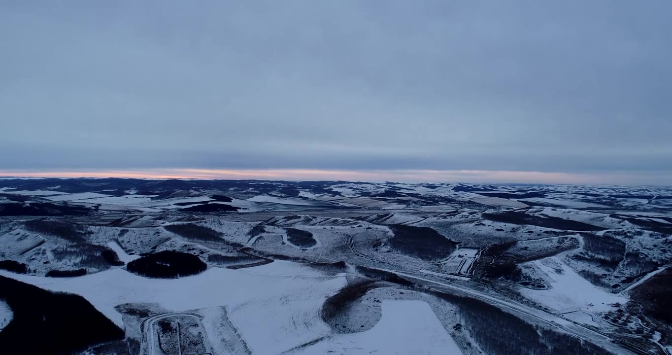 航拍冰雪覆盖的雪原大地视频下载