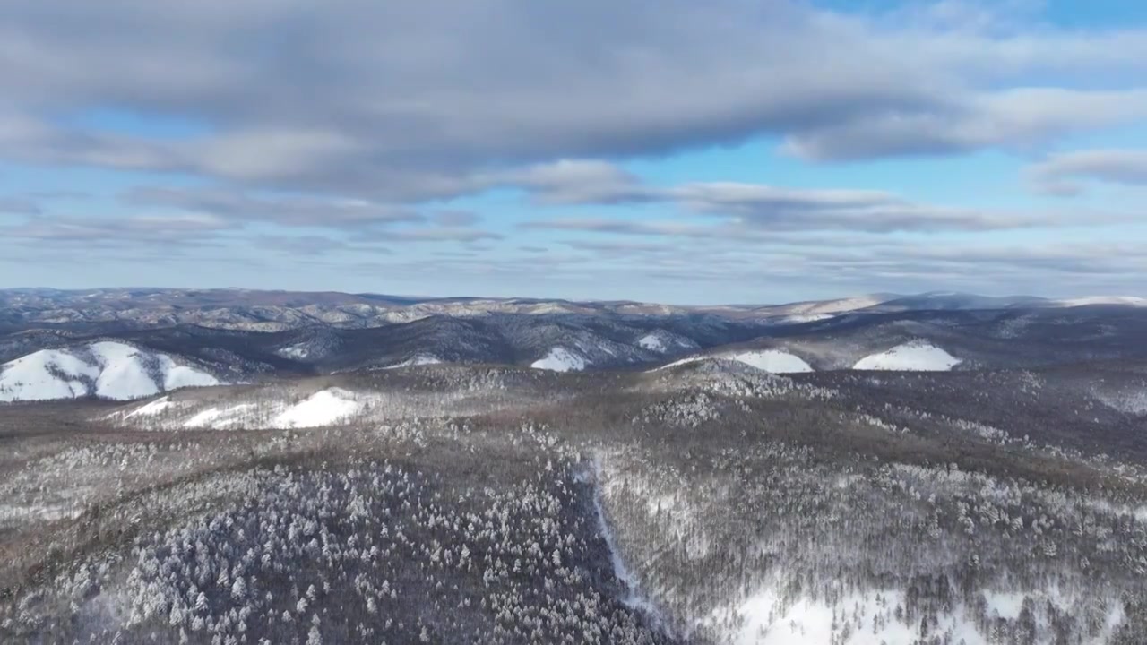 延时航拍冬季山林雪景视频下载