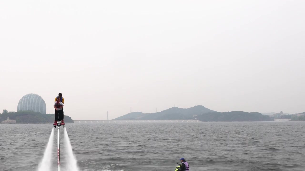 北京怀柔雁栖湖水上乐园项目喷水喷射悬浮飞行器摩托艇喷泉水上飞机娱乐项目视频下载