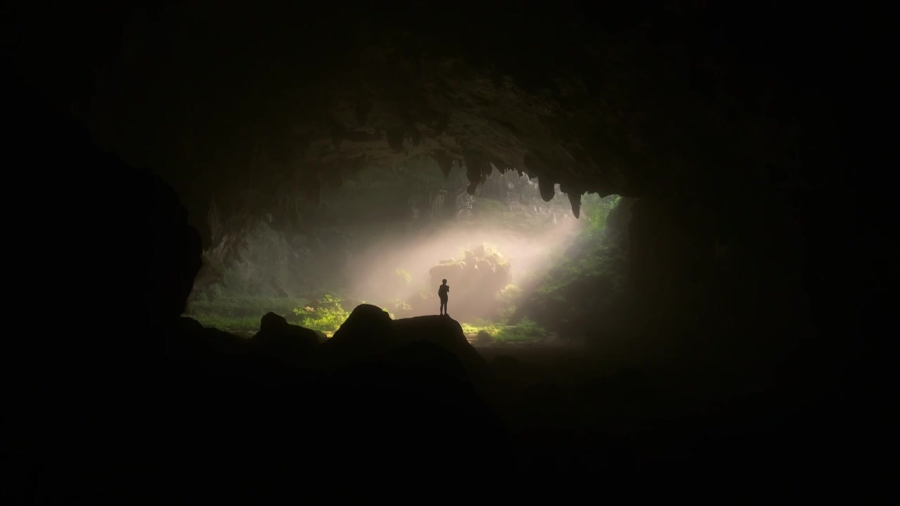 广西河池江洲地下长廊溶洞山洞丁达尔光喀斯特地貌视频下载