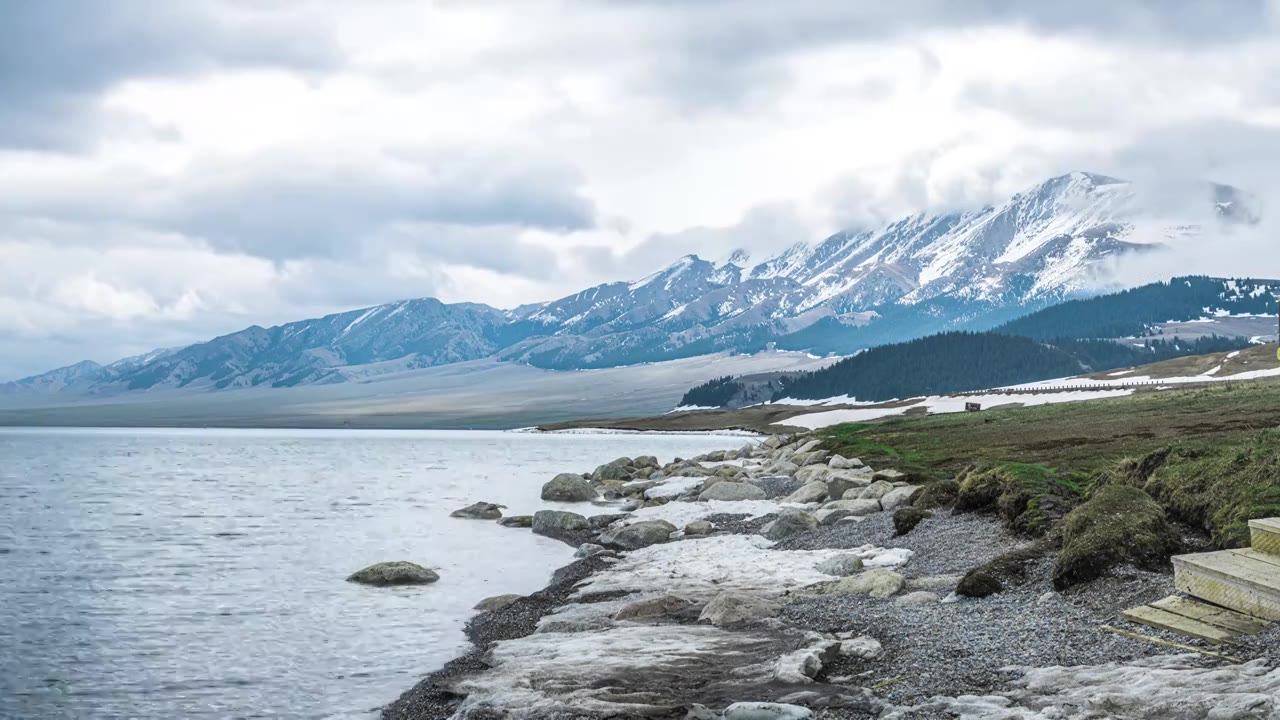 新疆赛里木湖景区 自然风光湖泊雪山云朵8K延时视频下载