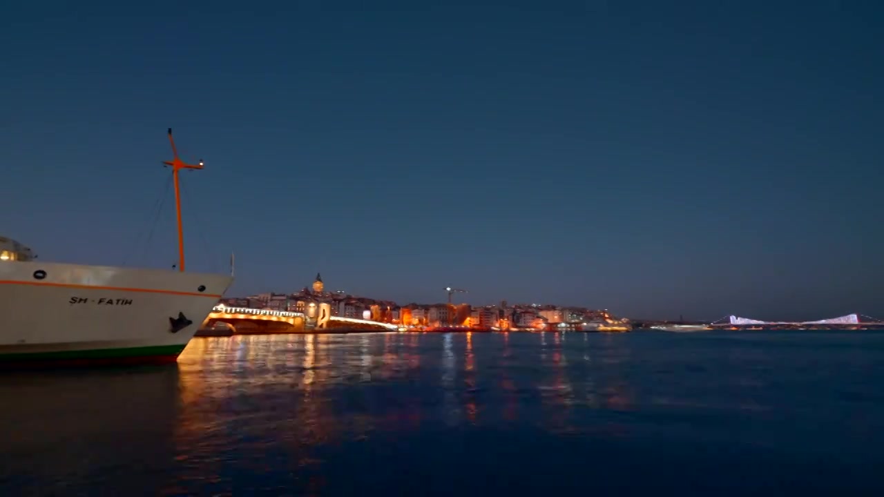一座古城的海港鸟瞰图。行动。傍晚的码头视频下载