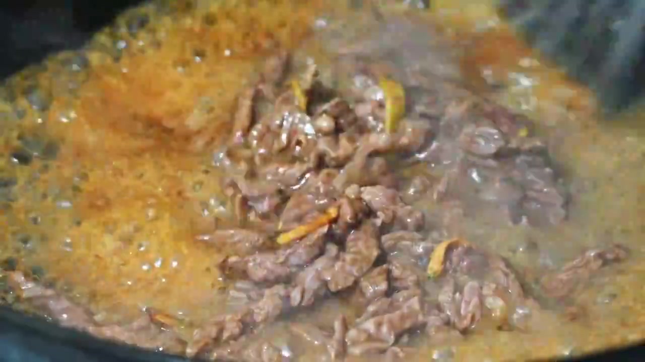 中餐家常菜烹饪酱油炒肉丝锅热气美食视频下载