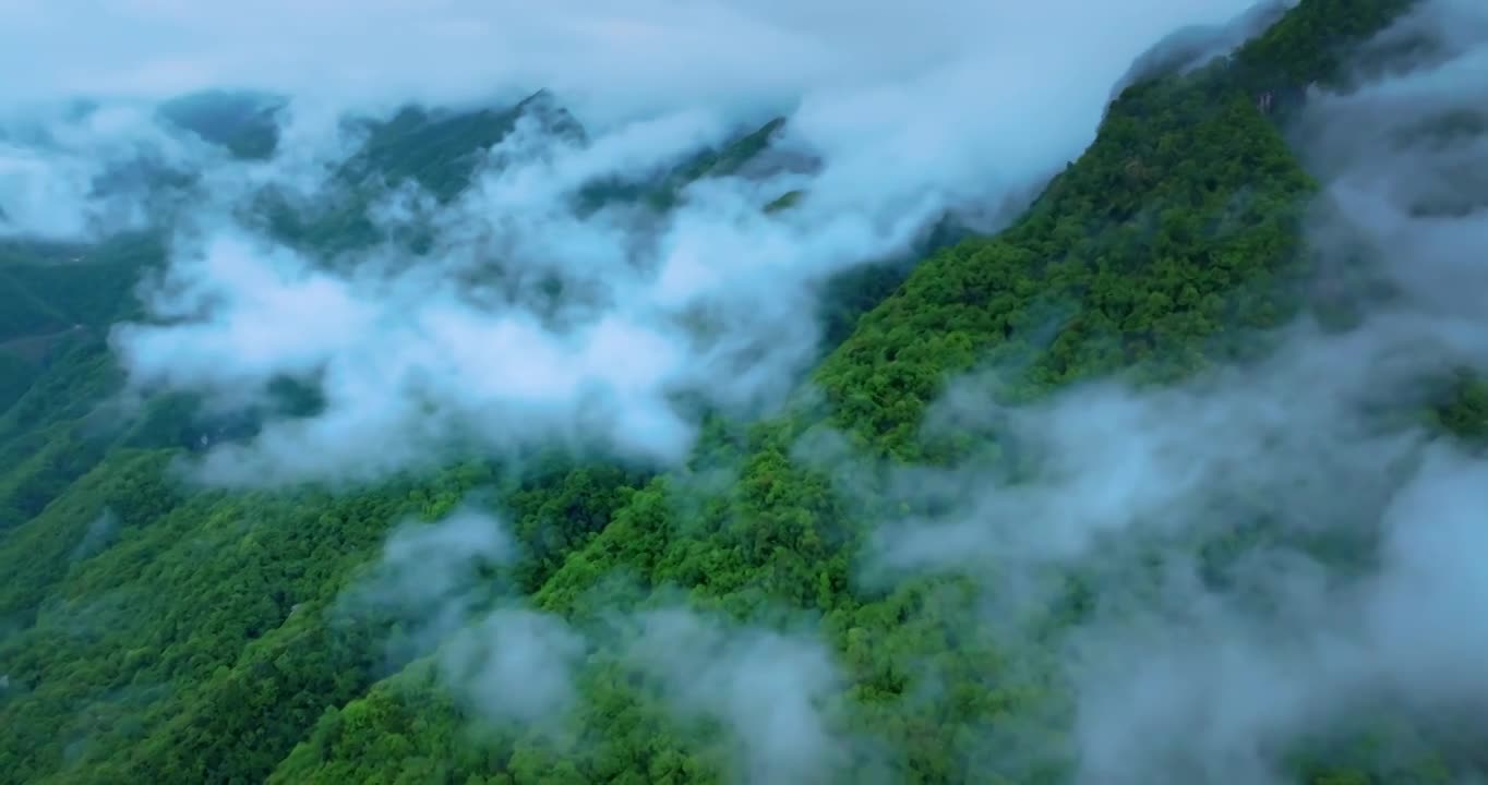 山间云雾中国意境视频下载