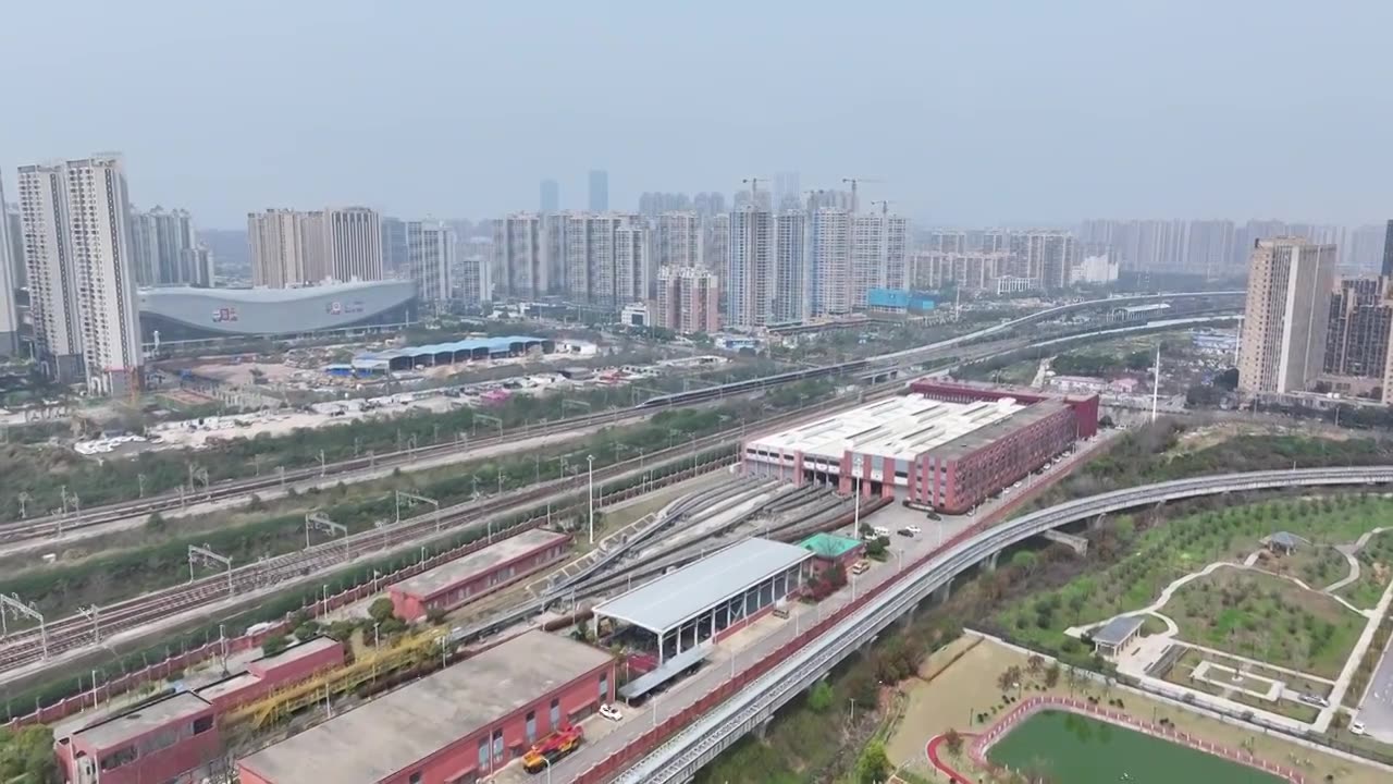 4K航拍动车组驶出长沙南站视频下载