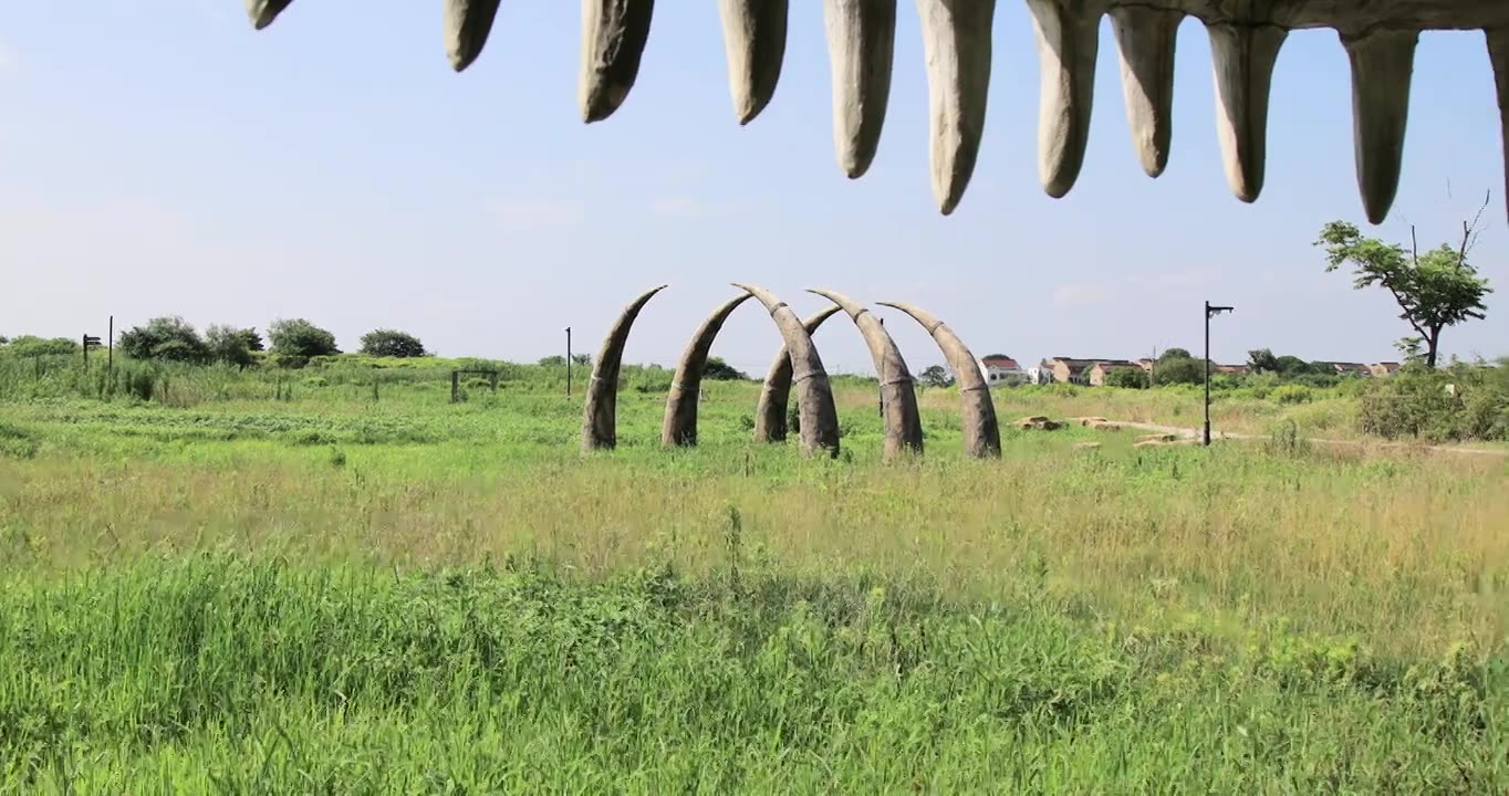 蓝天白云 恐龙化石王国 童话世界 美丽乡村田园视频下载