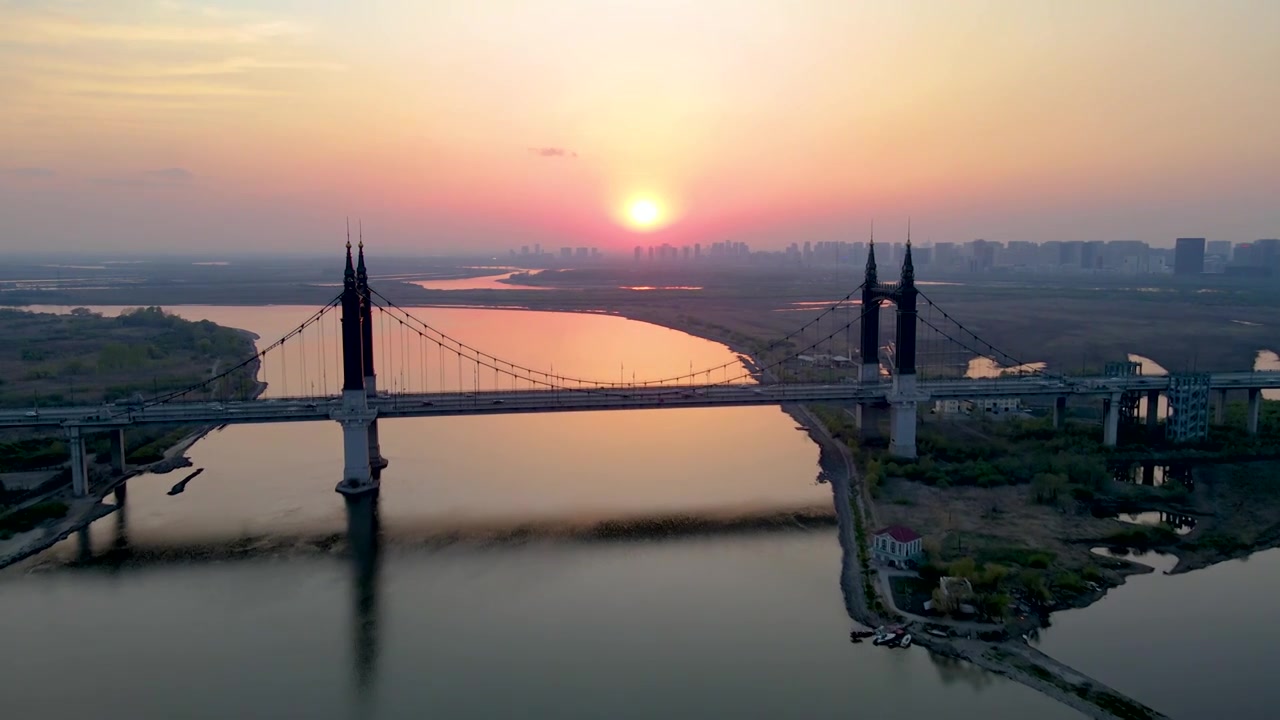黑龙江省哈尔滨市阳明滩大桥日落时分航拍视频视频下载