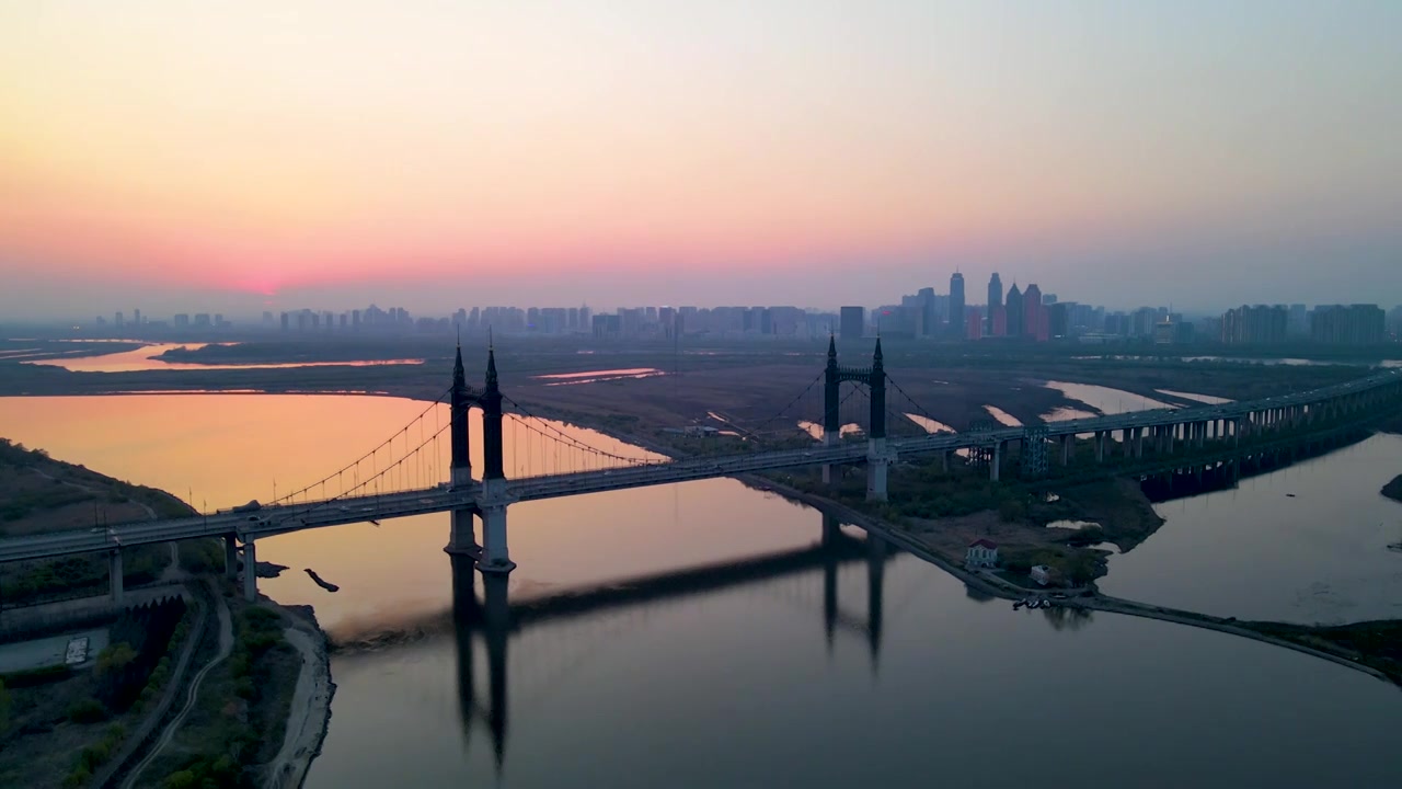 黑龙江省哈尔滨市阳明滩大桥日落时分航拍视频视频下载