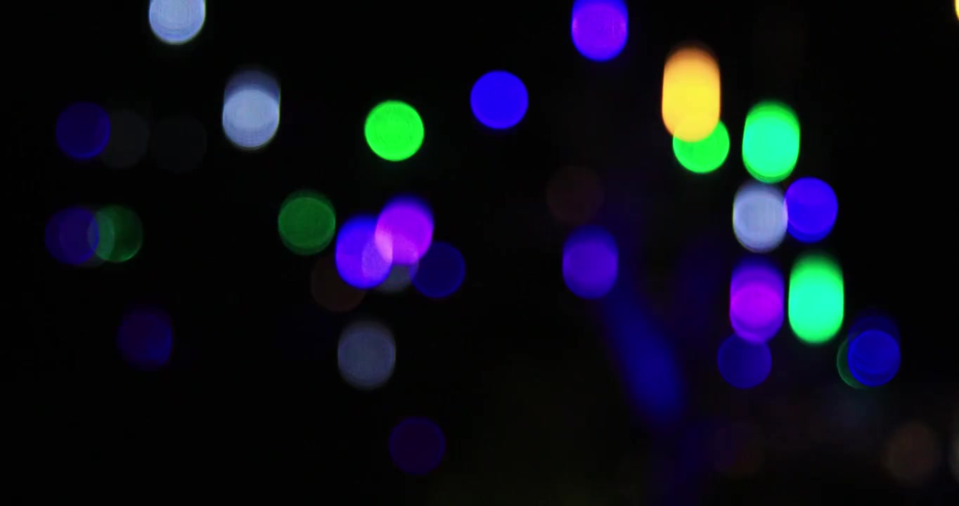 夜晚美丽的虚焦光斑 镜头散焦视频下载