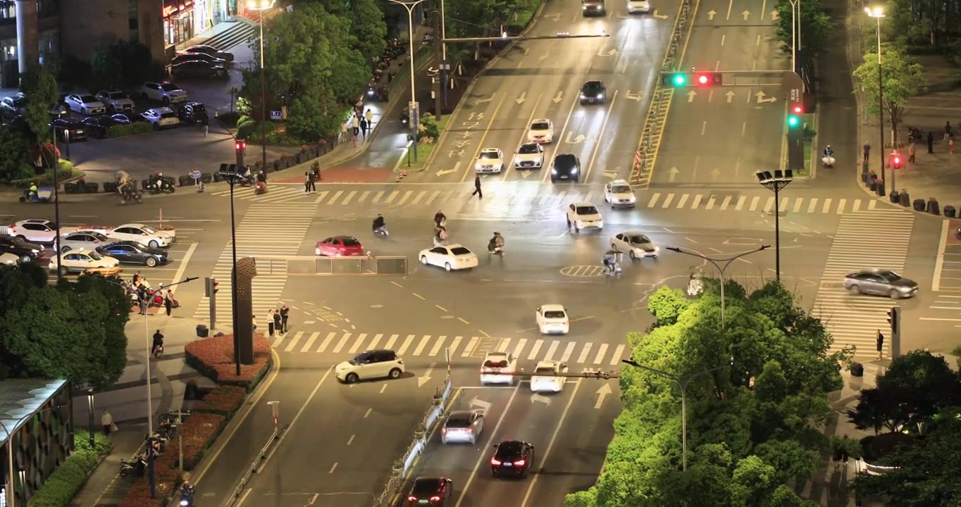 夜色中的城市十字路口视频下载