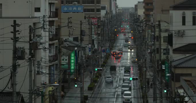 日本高松，下雨天时的公路视频素材