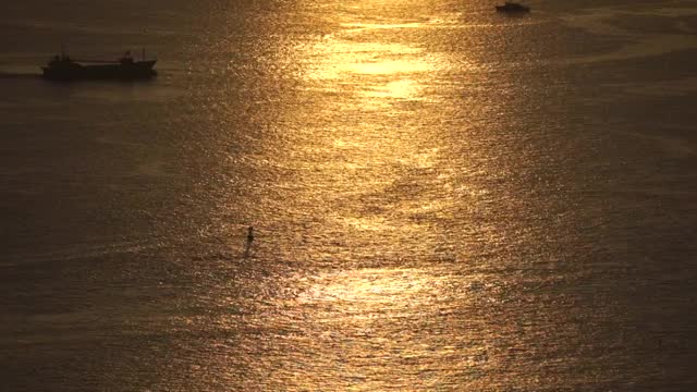 俯瞰海上的日落视频素材