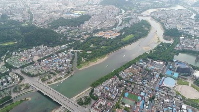 漓江穿流而过的桂林城视频素材