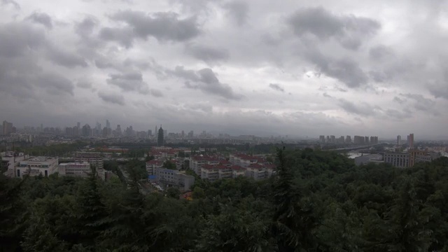 疾风骤雨下的南京视频素材
