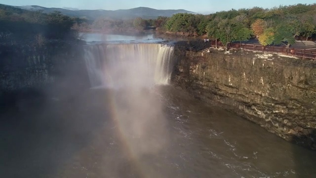 世界地质公园牡丹江镜泊湖吊水楼瀑布彩虹视频素材