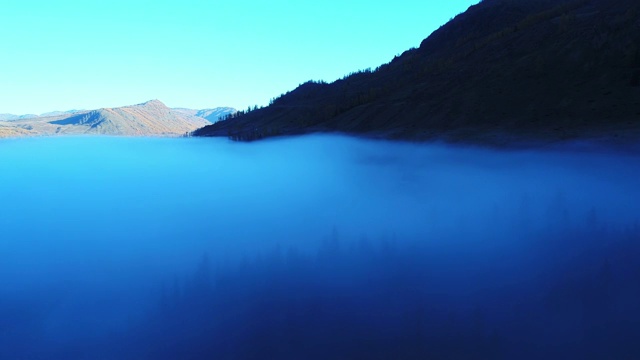 喀纳斯神仙湾晨雾航拍视频素材