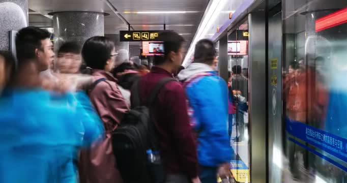 青岛地铁站人群延时视频购买