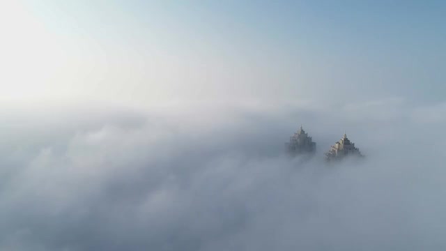 苏州中海双子楼平流雾视频素材
