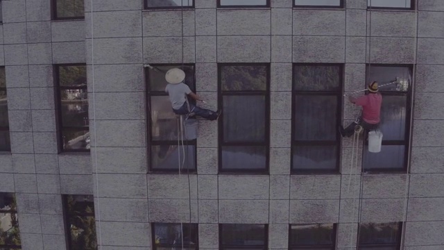 高楼外窗清洁工视频下载
