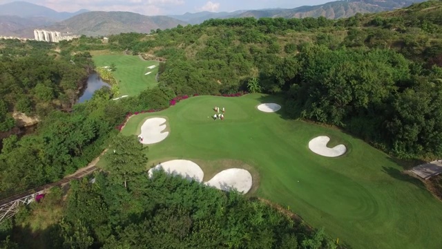 航拍高尔夫球场视频素材