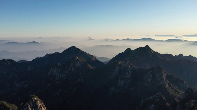 航拍安徽：黄山风景区冬季日出日落景观视频下载