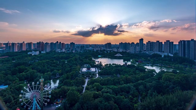 夕阳余晖中的兴庆公园视频素材