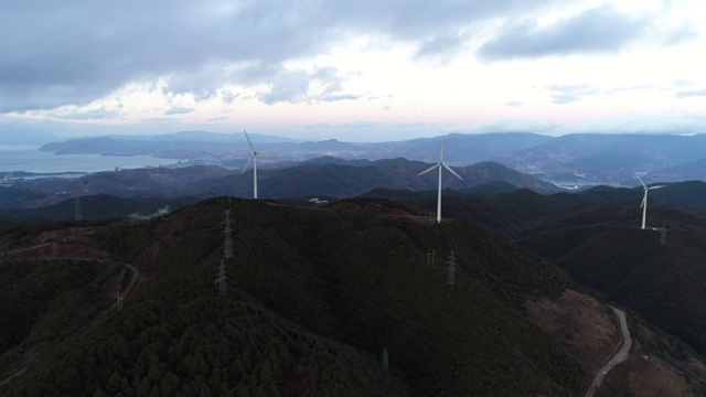 航拍云南大理风力发电机视频素材