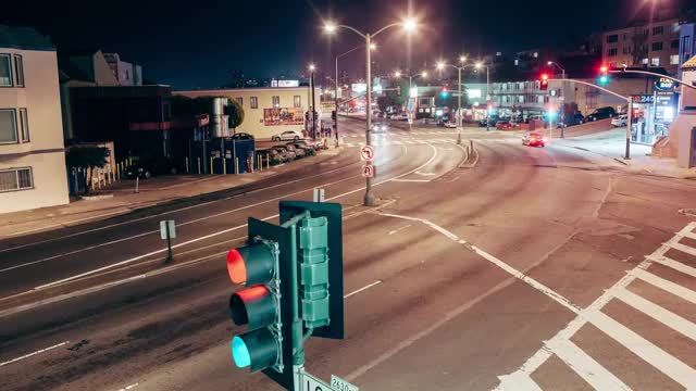 美国旧金山街道路口信号灯夜景视频下载